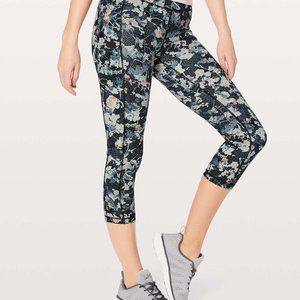 Lululemon Size 2 Speed Up Crop 21" Spring Bloom Multi